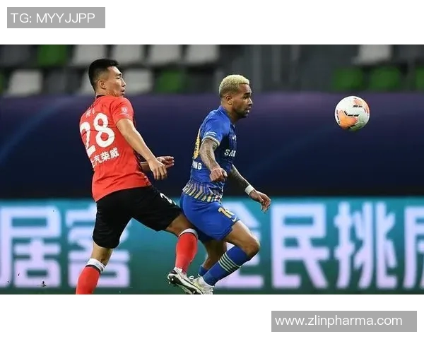 富利与上港激战正酣双方争夺激烈赛场精彩瞬间回顾 富利与上港激战正酣双方争夺激烈赛场精彩瞬间回顾